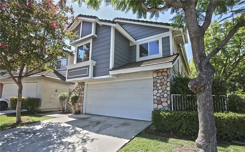 4 bed, 2.5 bath, 1730 sqft, $3,500 — Photo 2