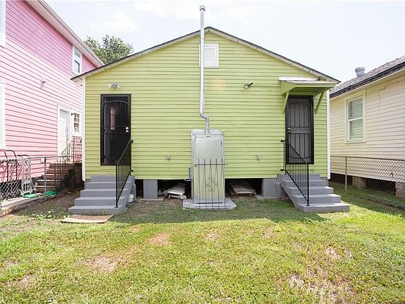 2nd image of 8927 Hickory St