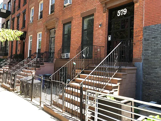 Rented by Brownstone Property Group | media 8