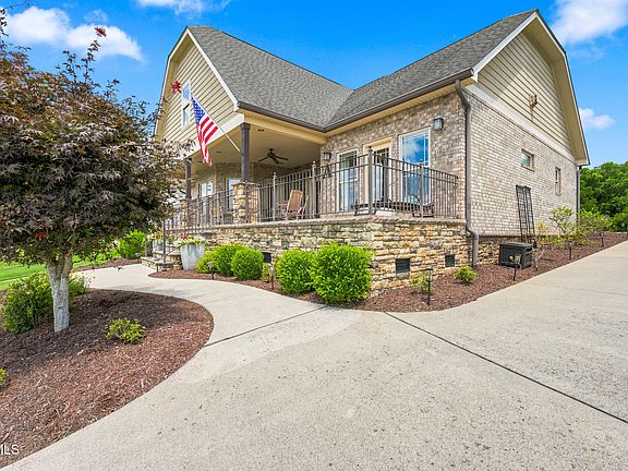 5th image of 229 Forest Ln N