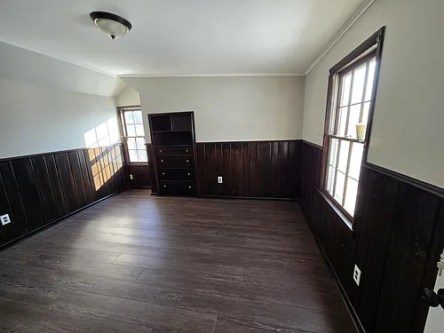 1305 Collegewood St Photo 1