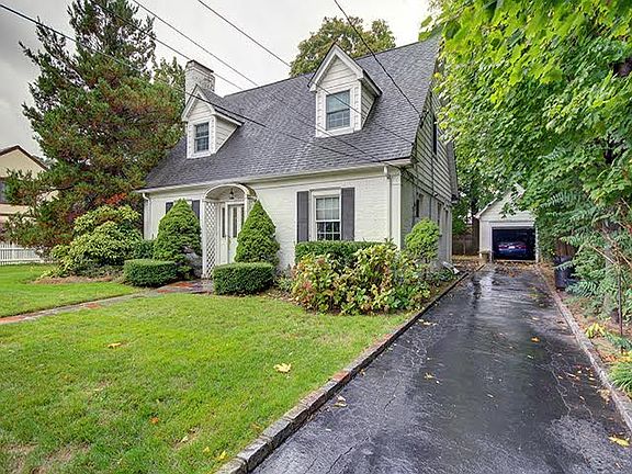 2nd image of 20 Toomer Pl