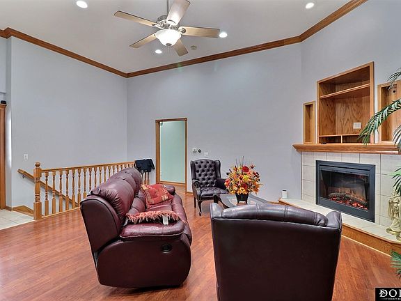 3rd image of 951 Abbey Ln