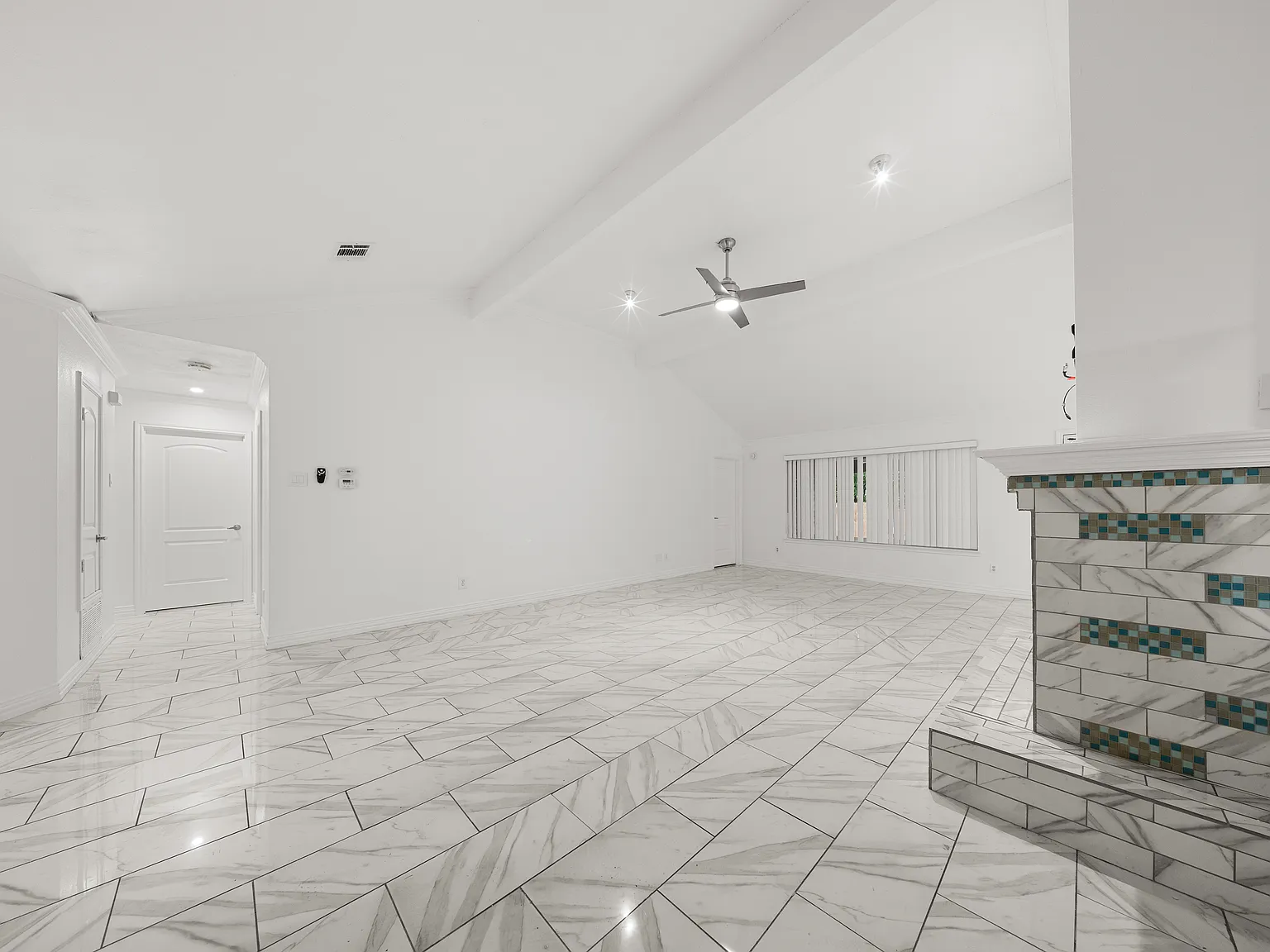 4 bed, 1909 sqft, $2,900 — Photo 4