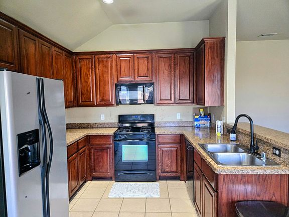 4th image of 2119 Shady Bend Cir