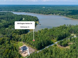 930 Eagles Harbor Dr, Hodges, SC 29653