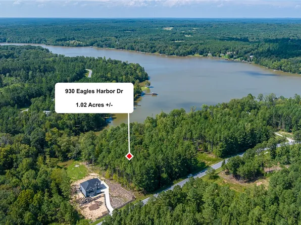 930 Eagles Harbor Dr, Hodges, SC 29653