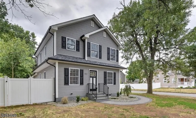 4 bed, 3.0 bath, $3,800 — Photo 2