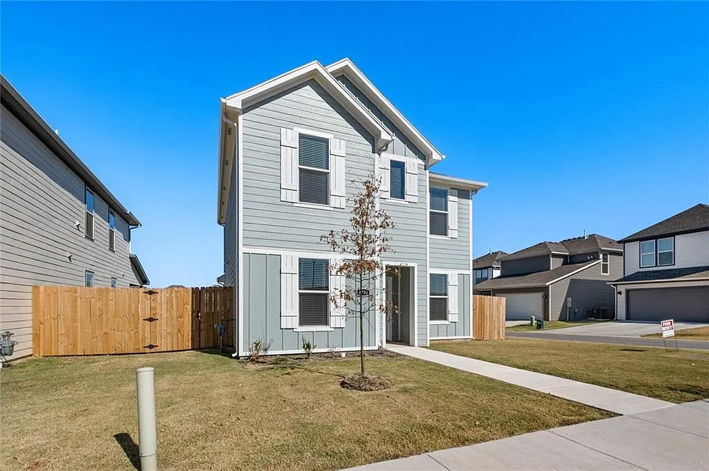 3 bed, 2.5 bath, 1688 sqft, $1,900 — Photo 3