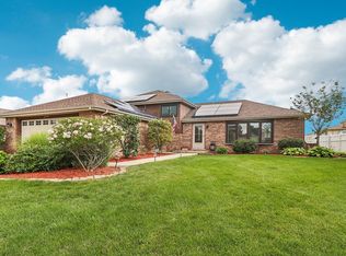 16419 Hillcrest Dr, Tinley Park, IL 60477