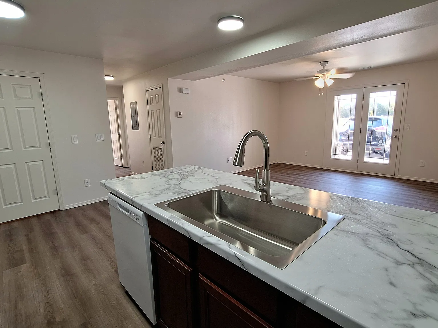 Collins Point Apartments — Photo 2