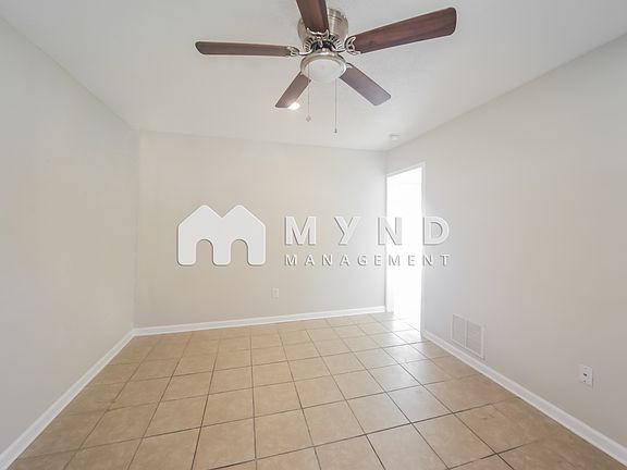 3rd image of 2655 Meadowbrook Dr