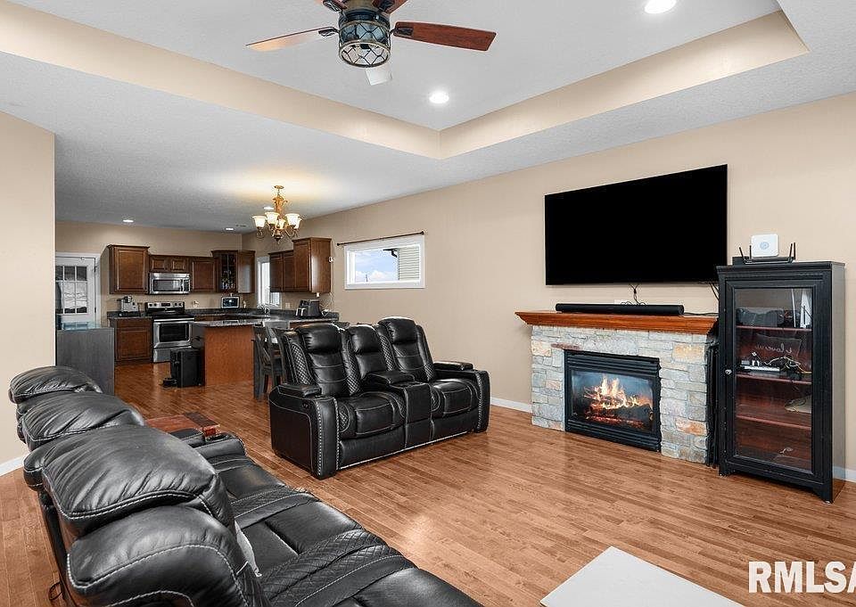 house④ 6124 Mississippi Ave, Davenport, IA 52807 | Zillow