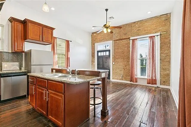 3 bed, 2.0 bath, 900 sqft, $1,650 — Photo 2