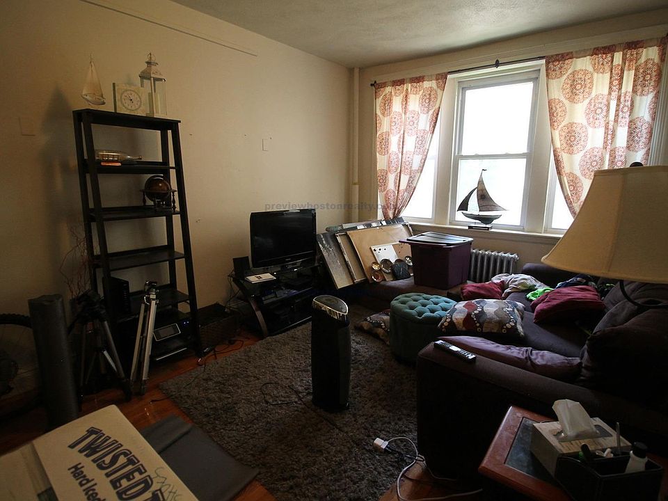 2nd image of 1810 Commonwealth Ave #Js9