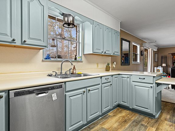 4th image of 119 N Mimosa St