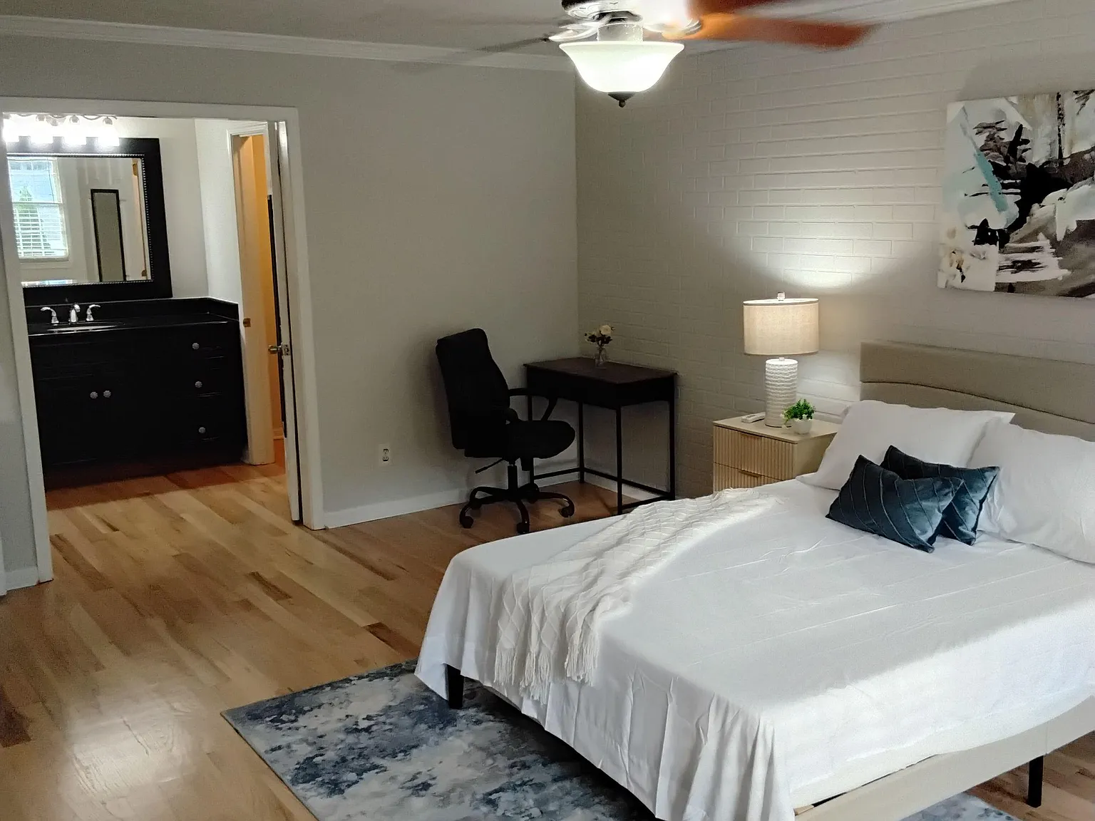4 bed, 6.0 bath, 2200 sqft, $1,308 — Photo 2