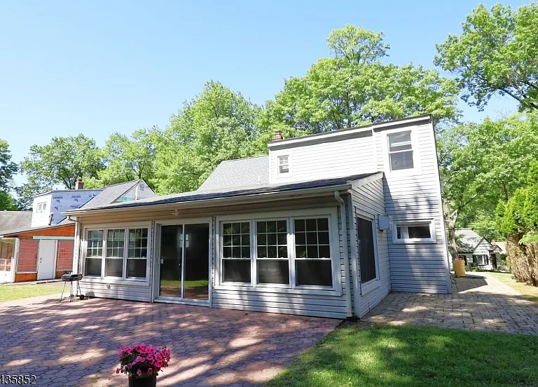 15 Nestro Rd — Photo 9