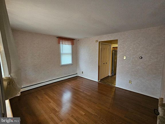 4th image of 1361 School Ln