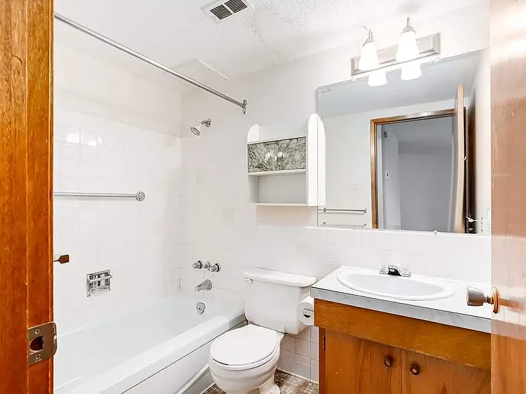 268 7a Ave S — Photo 23