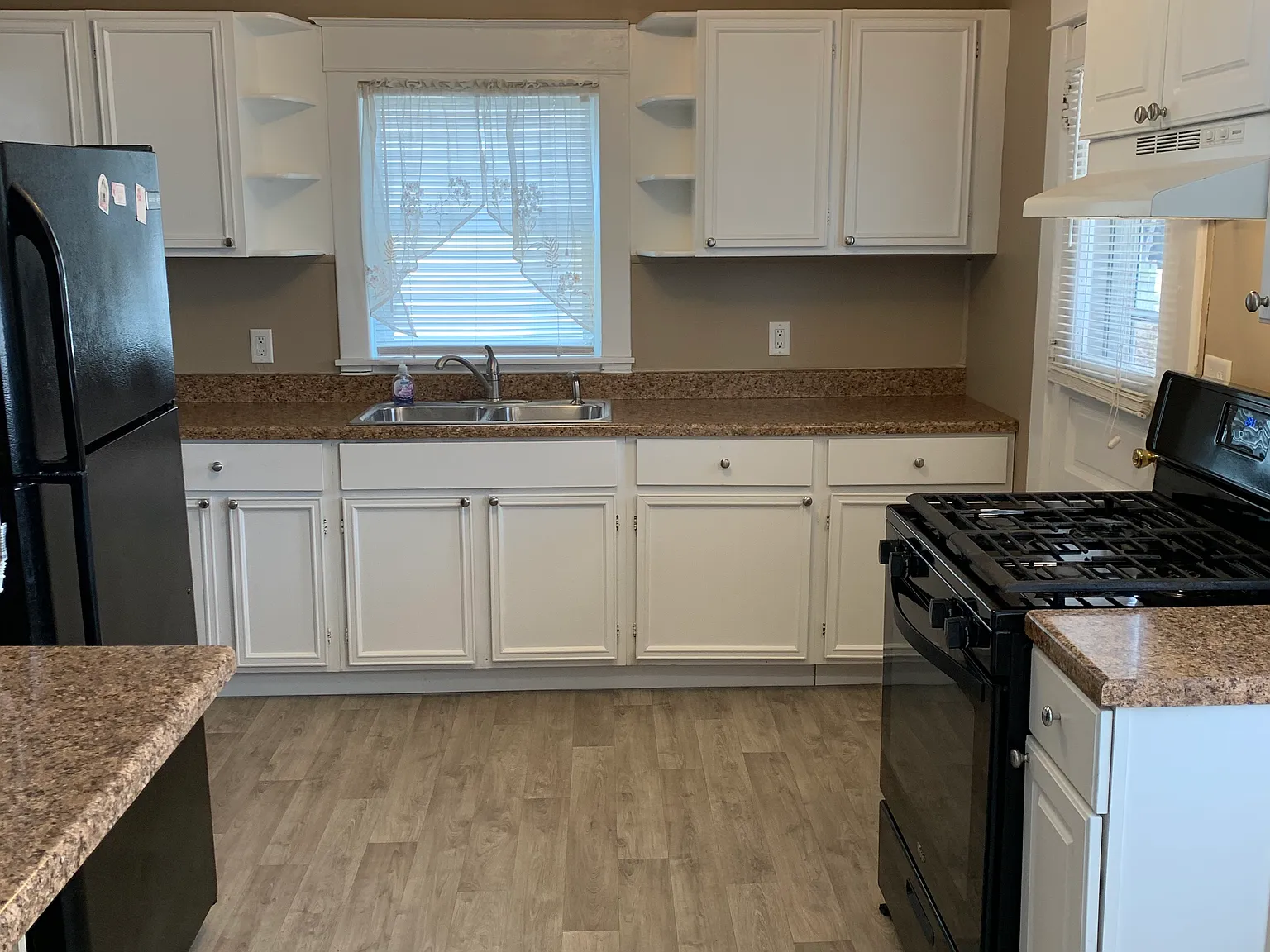 1220 Cedar St — Photo 4