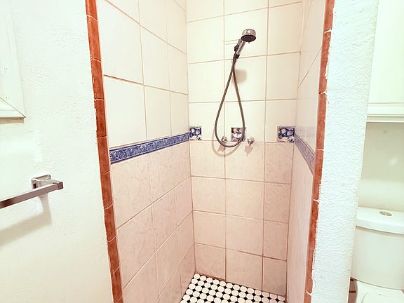 5th image of 208 W Ventura St APT 2
