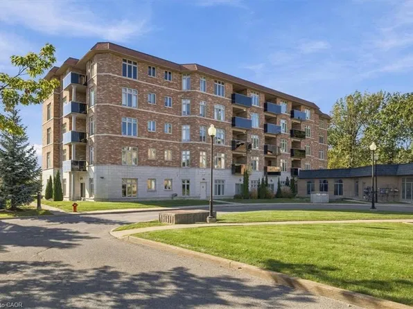 8111 Forest Glen Dr #322, Niagara Falls, ON L2H 2Y7