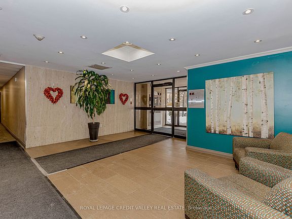5th image of 3120 Kirwin Ave #501