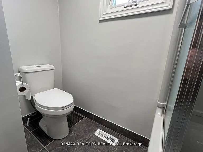 163 Ingleton Blvd #UPPER — Photo 17