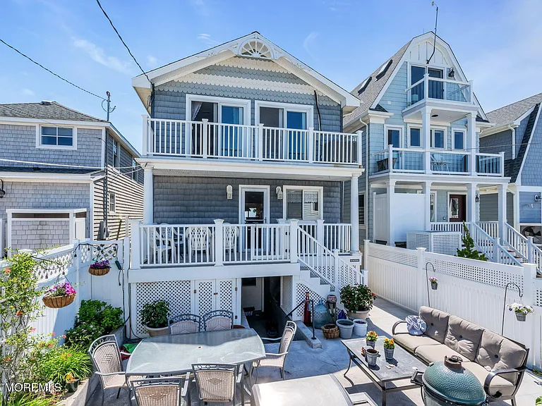 419 Beachfront Front — Photo 22