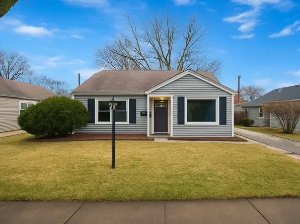 9212 S 49th Ct, Oak Lawn, IL 60453