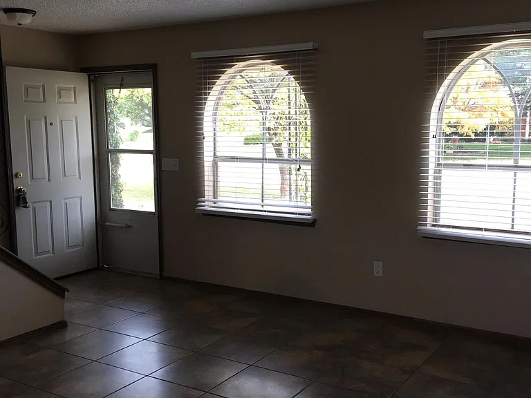 2623 Elwood Dr — Photo 3