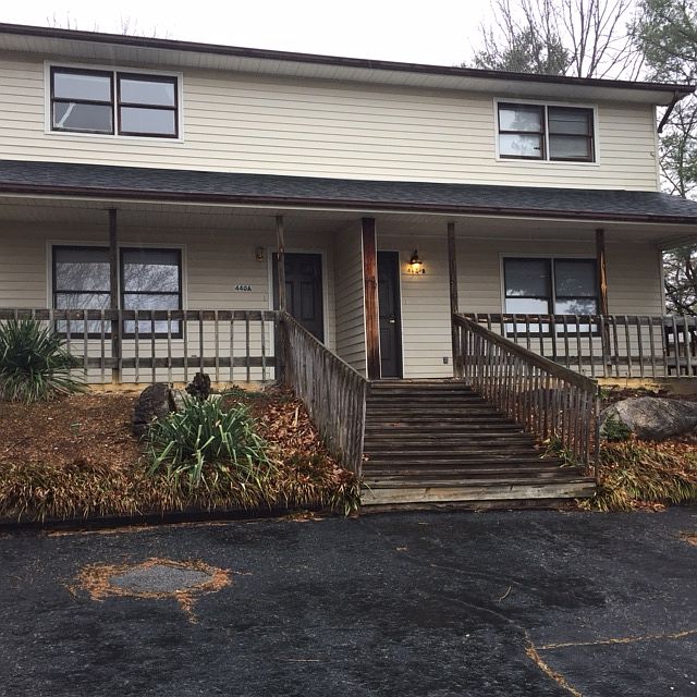 1st image of 440 Newcomb St