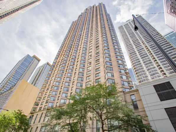 401 E Ontario St APT 1703, Chicago, IL 60611