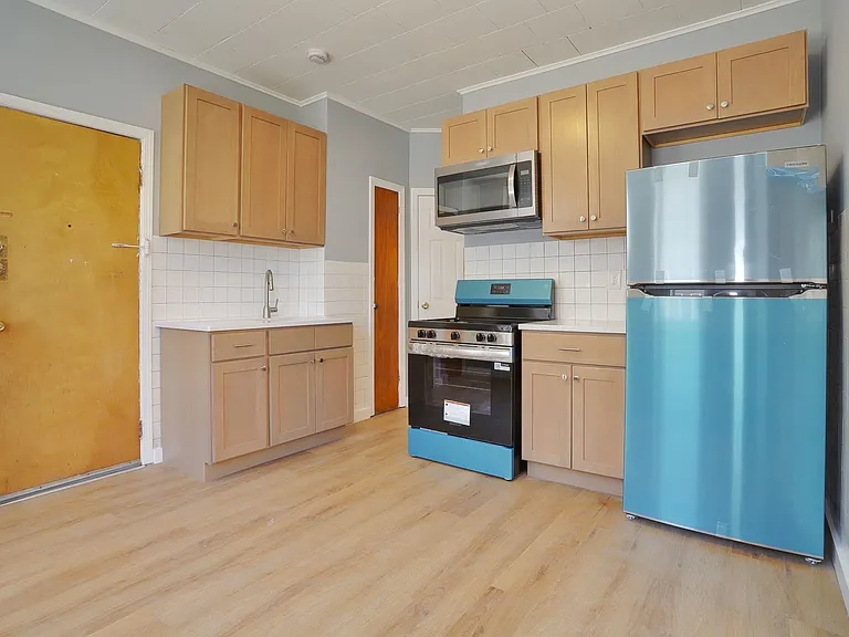 581 59th St #2 — Photo 3