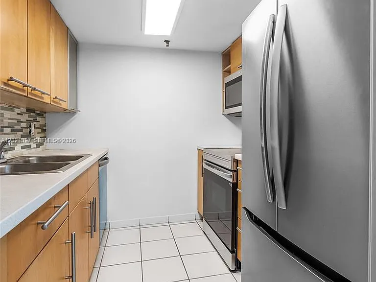 1010 NW 11th St #507 — Photo 5