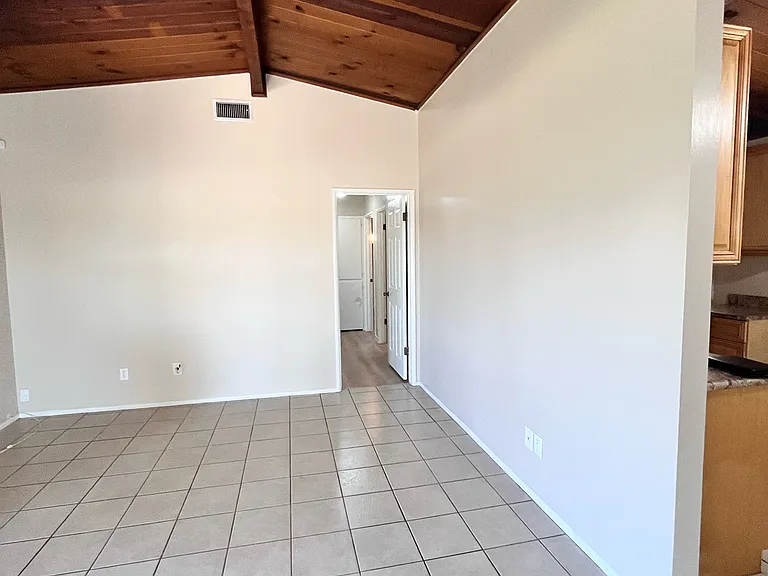 703 E Linfield St — Photo 6