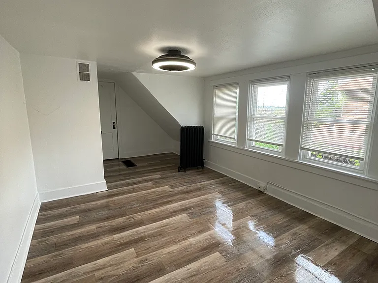 1435 Elm St #3 — Photo 2