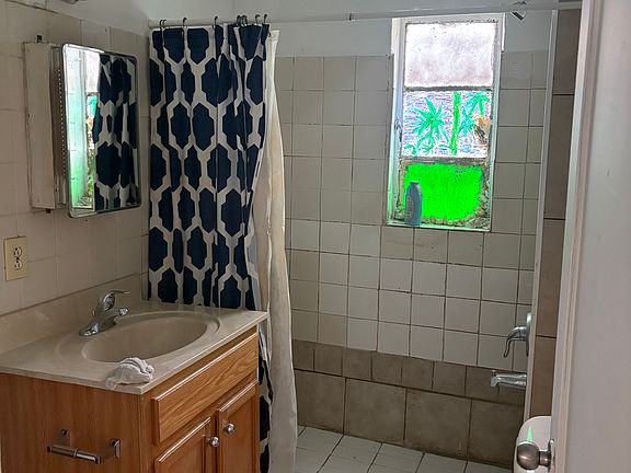 3rd image of 2703 W Sidney Ave