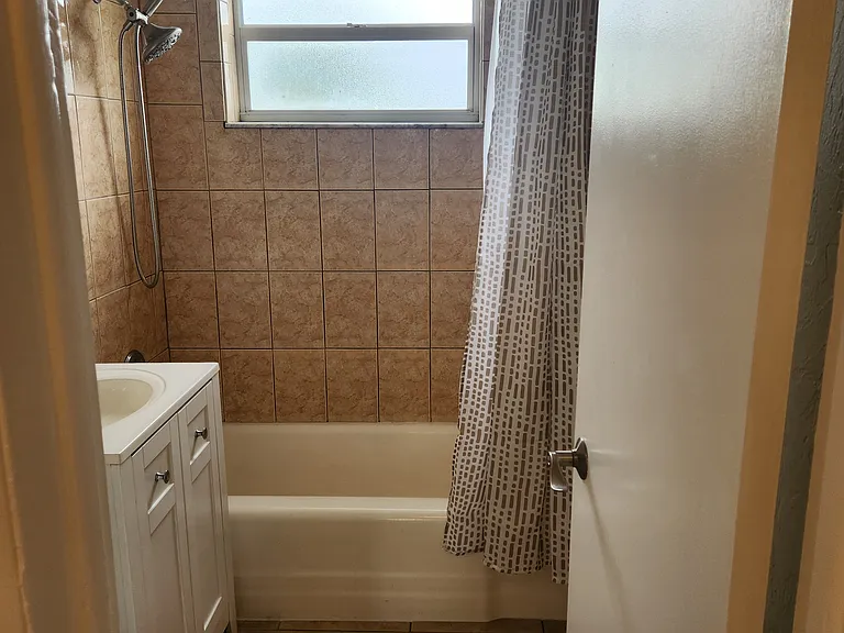 4613 Bayano St — Photo 22