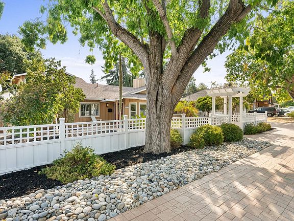 5th image of 14520 Charmeran Ave