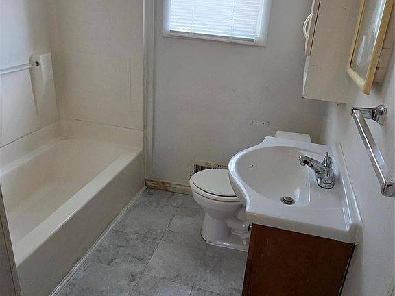 3rd image of 22751 Piper Ave