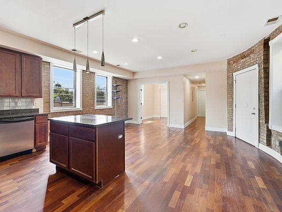 2nd image of 6410 N Hoyne Ave APT 2W