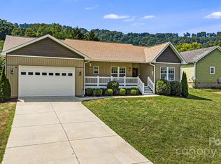 6 Bowling Green Ln, Arden, NC 28704