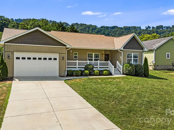 6 Bowling Green Ln, Arden, NC 28704