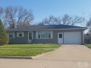 109 Greenbrier Dr, Burlington, IA 52601