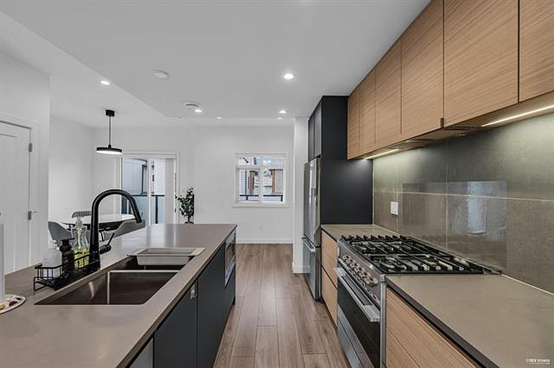 Richmond Townhouse for rent - 3 Bedrooms — photo 9
