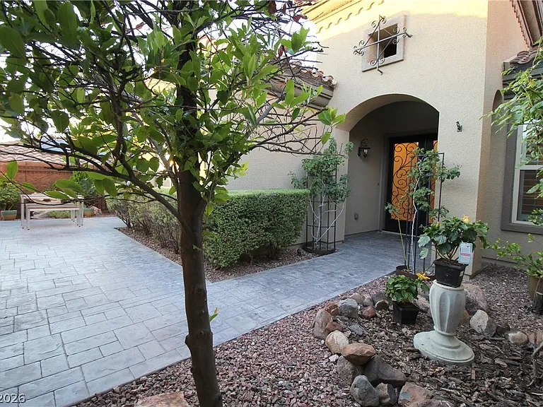 2812 Sisteron Ct — Photo 35