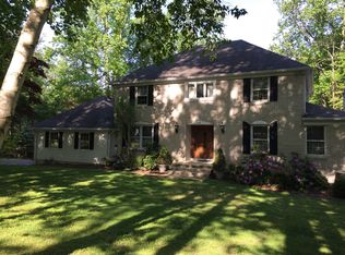 111 Reids Hill Rd, Morganville, NJ 07751