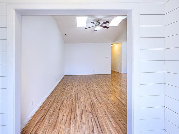 3rd image of 105 Chateau Pl